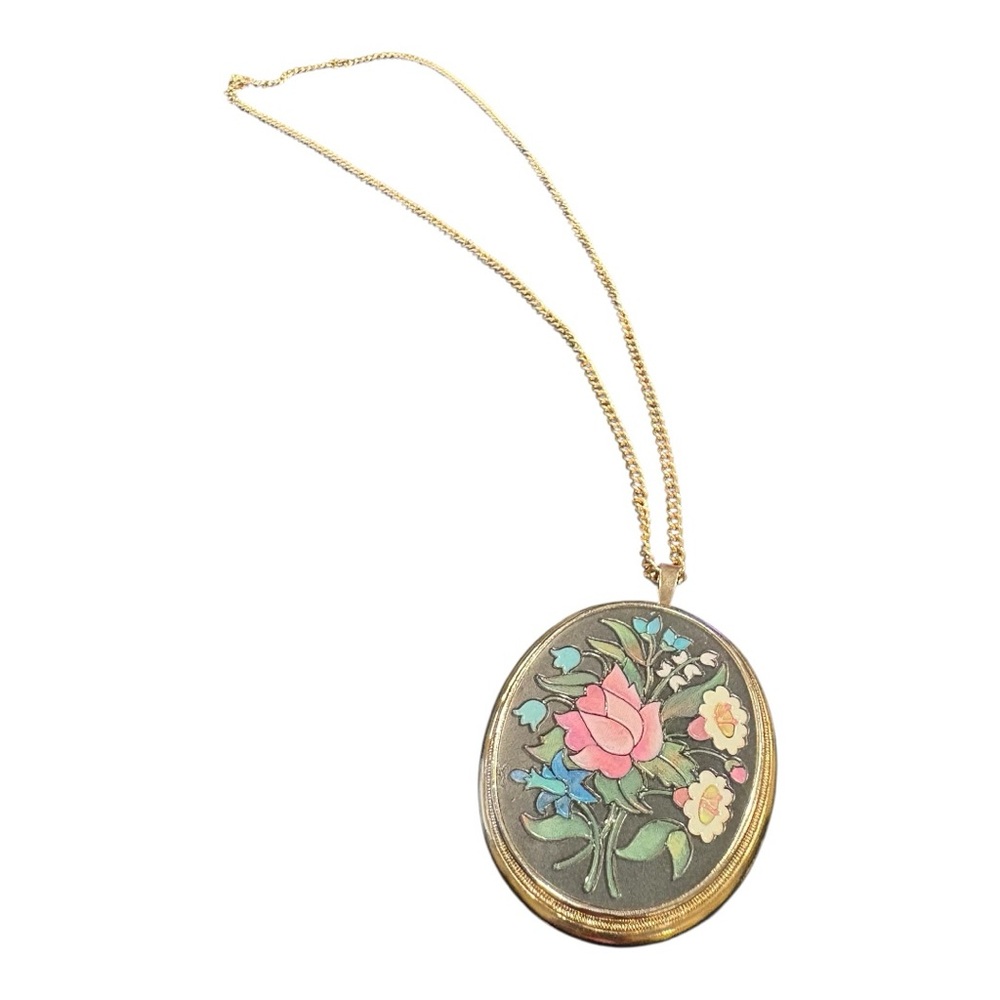 Avon Vintage Enamel Floral Locket Necklace Gold-Tone Oval Pendant JB9